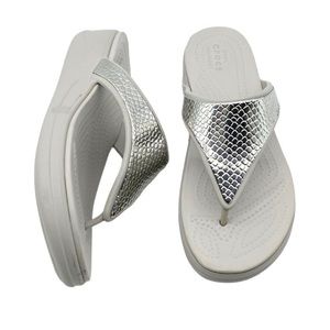 CROCS Monterey Metallic Silver Wedge Flip Flop Sandals Size: 10